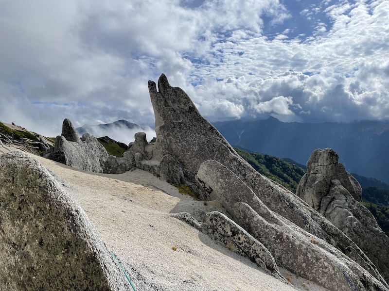 燕岳景色イルカ岩