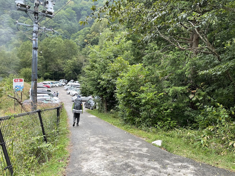 【燕岳】登山口駐車場で車中泊「アクセス・混雑状況・トイレ」徹底解説